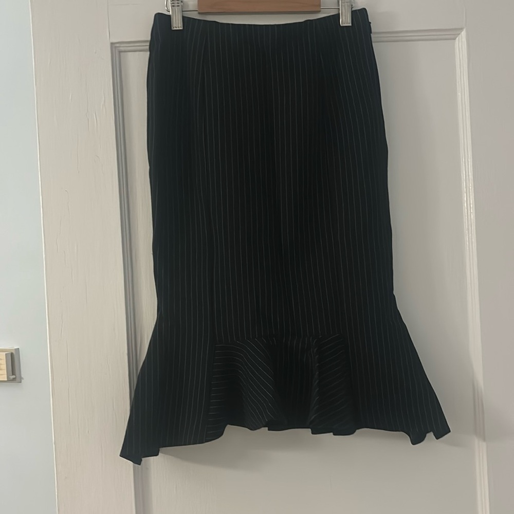 Express Black Pinstripe Ruffle-Hem Pencil peplum Skirt – Size 0